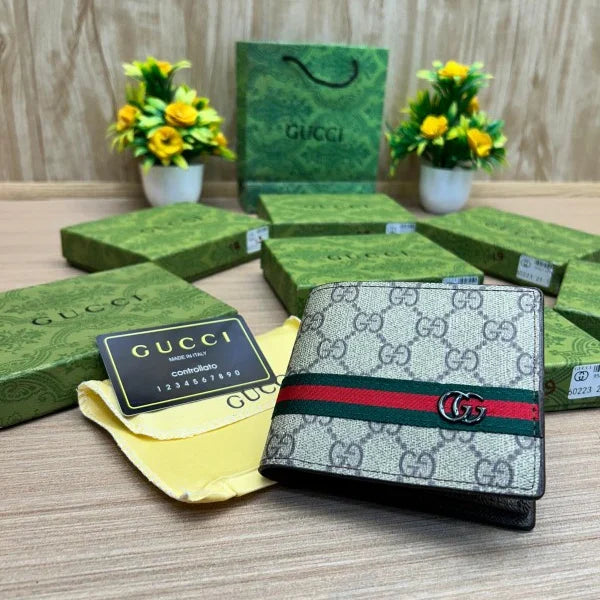 GUCCI Luxury Wallet Edition: Iconic Style, Refined Craftsmanship.