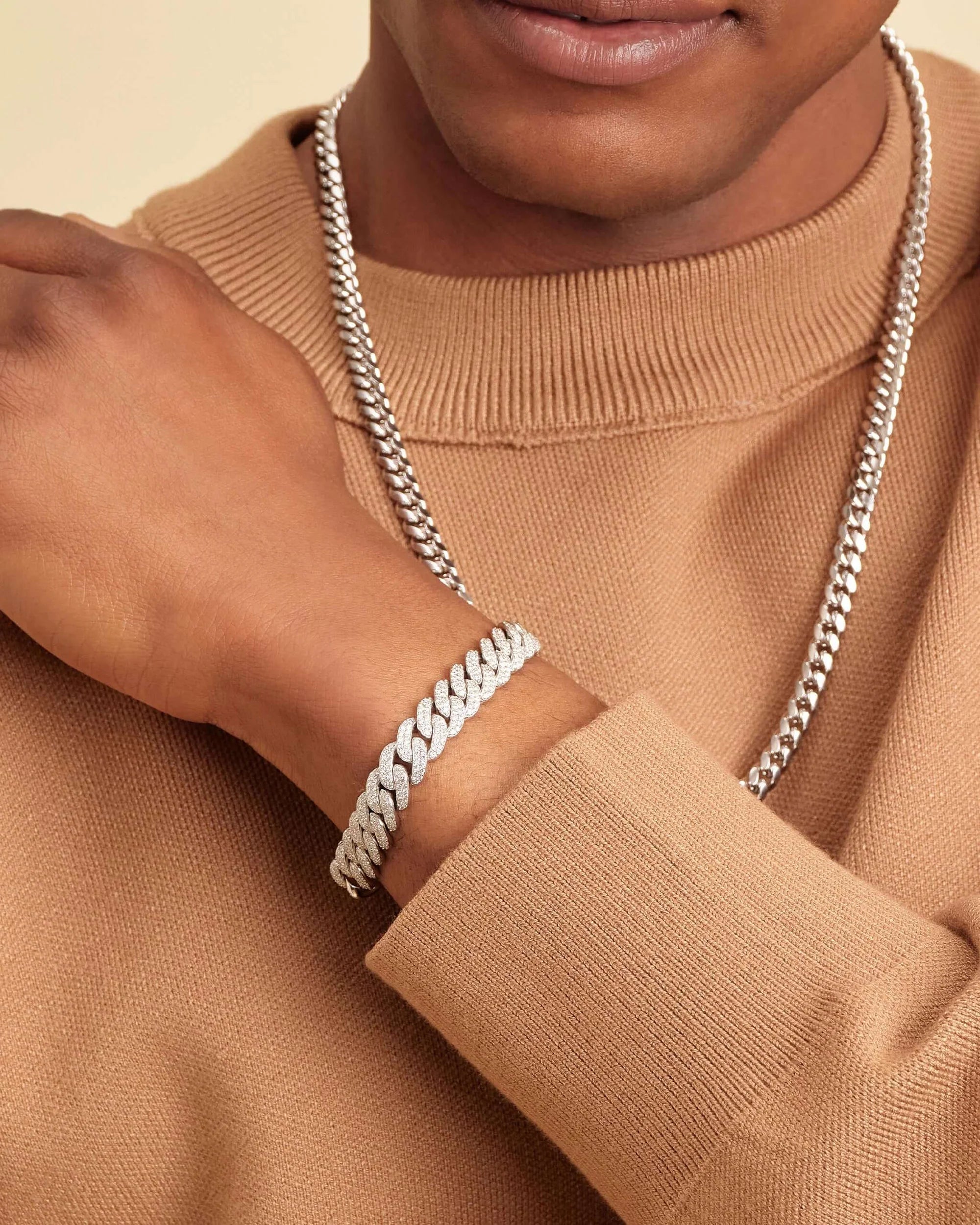 Iced Out Luxury: Premium Diamond & Cubic Crystal Bracelet (Men & Women).